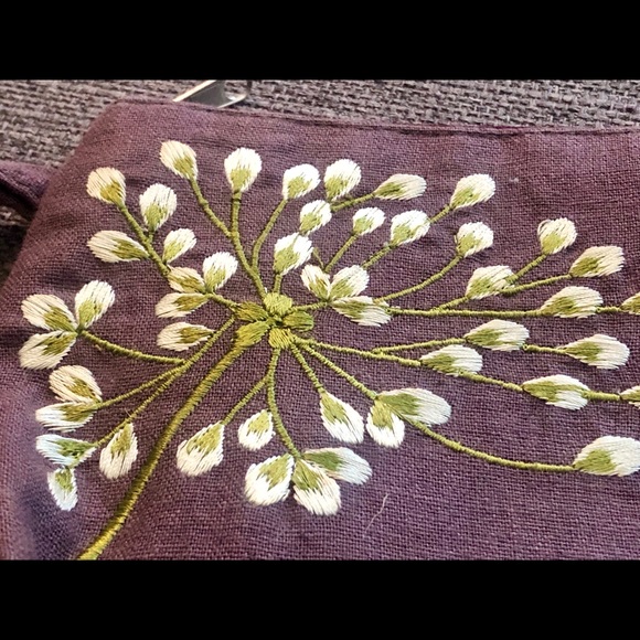 Beautiful embroidered canvas wristlet - Picture 2 of 4